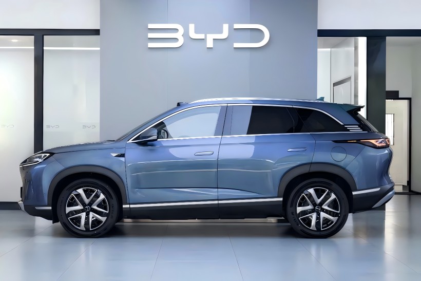 BYD SEAL 07 DM-I इंटेलिजेंट ड्राइविंग संस्करण, 250,000 युआन की अनुमानित शुरुआती कीमत के साथ और जल्द ही बाजार में हिट होने की उम्मीद है, डीलरशिप पर आ गया है।
